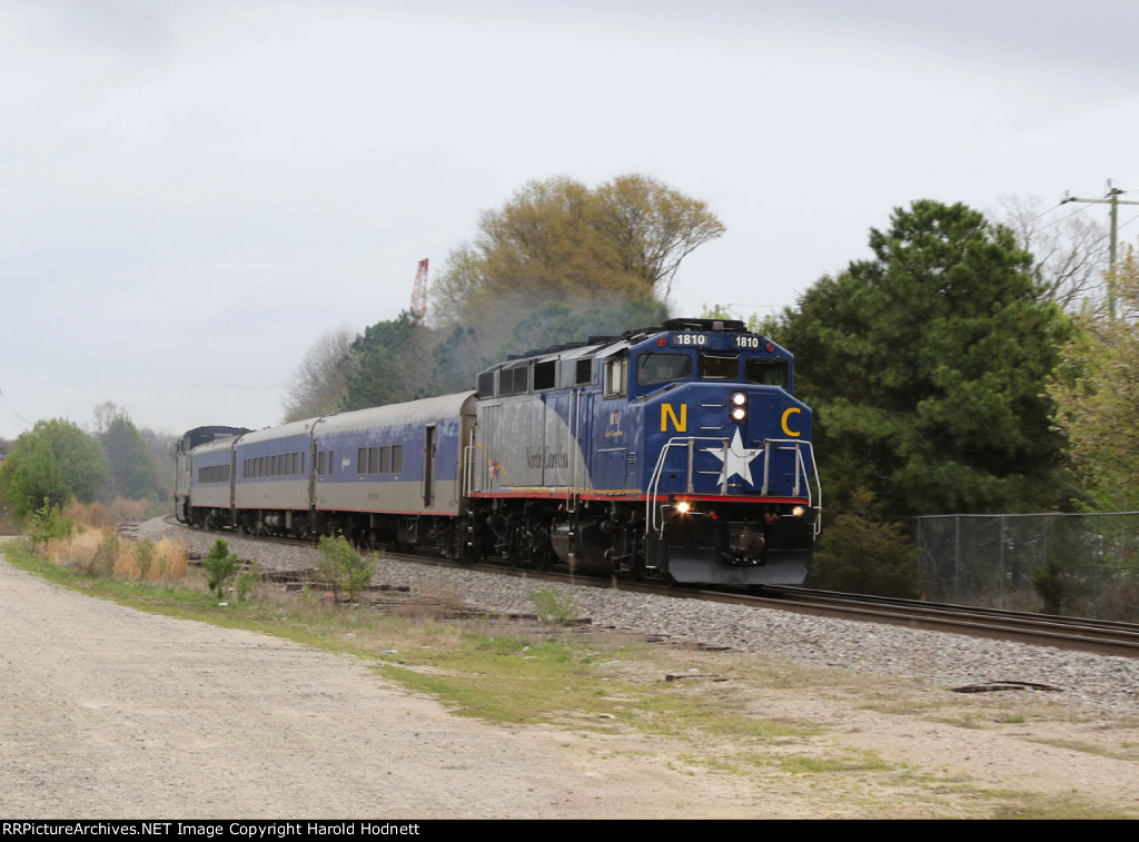 RNCX 1810 leads train P075-23 southbound